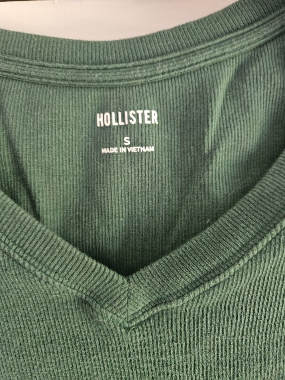 Hollister Green Long Sleeve Ribbed V-Neck Small Shirt - Picture 5 of 6